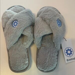 NWT Club Pilates Astral Plush Crisscross Slippers in Light Gray MED 38/39